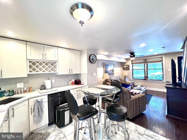 Photo - 2830 Castor Ave Apartment