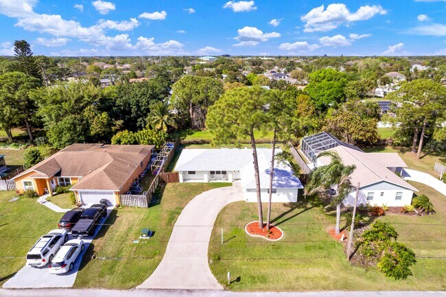Building Photo - 2252 SE Wald St