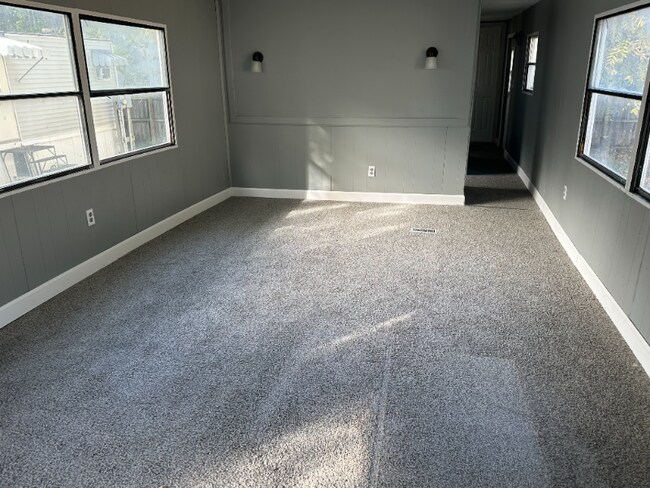 Foto del edificio - 3625 S Douglas Ave