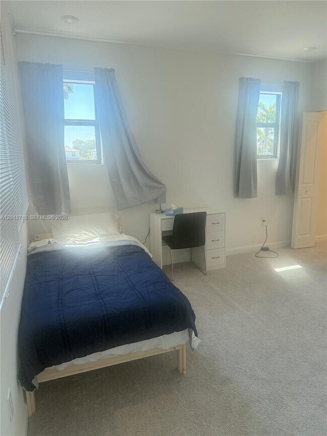 Building Photo - 4941 Oakmont Dr