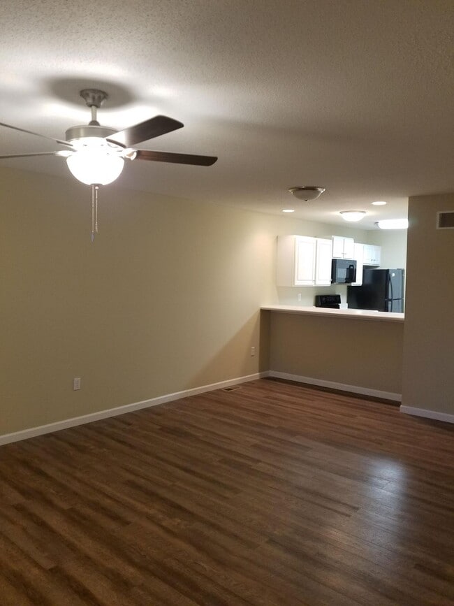 Building Photo - 421 Orchard View Ct