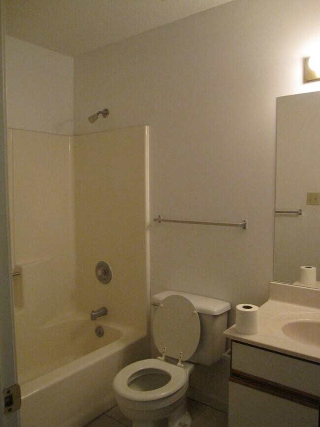 Foto del edificio - 111 W Alhambra Dr