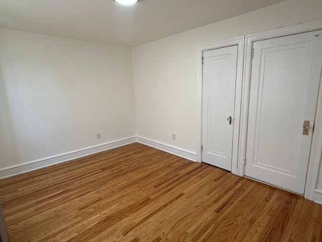 Building Photo - Marlyn Apts 101