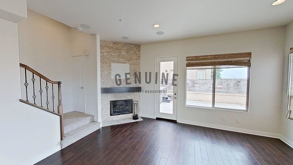 Primary Photo - Spacious 3Bd 2.5Ba 2 Story Home w/ Fabulou...