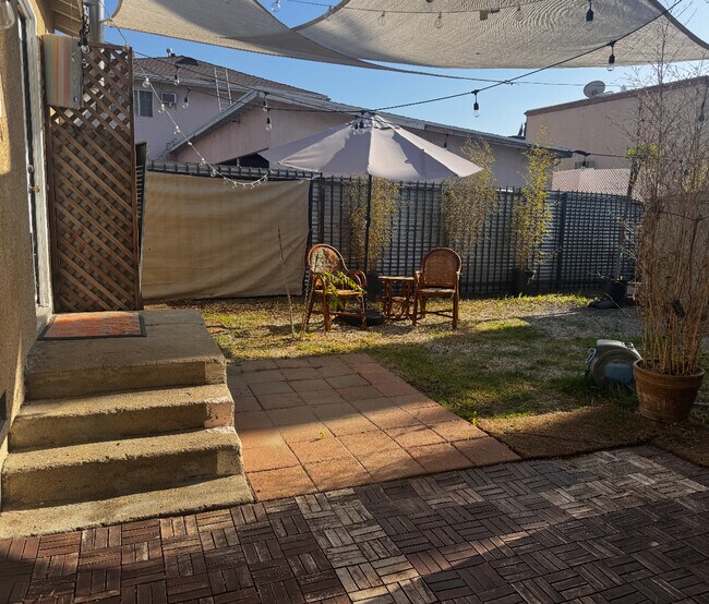 Foto del edificio - 6704 Nagle Ave