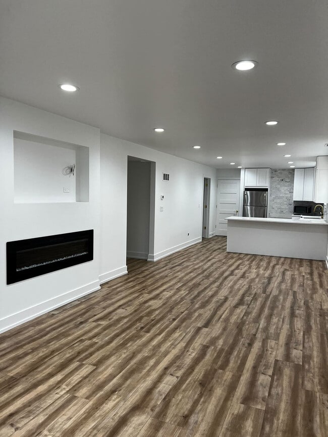 Building Photo - 8553 W Foster Ave