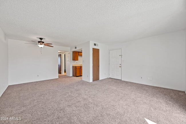 Building Photo - 4211 E Palm Ln