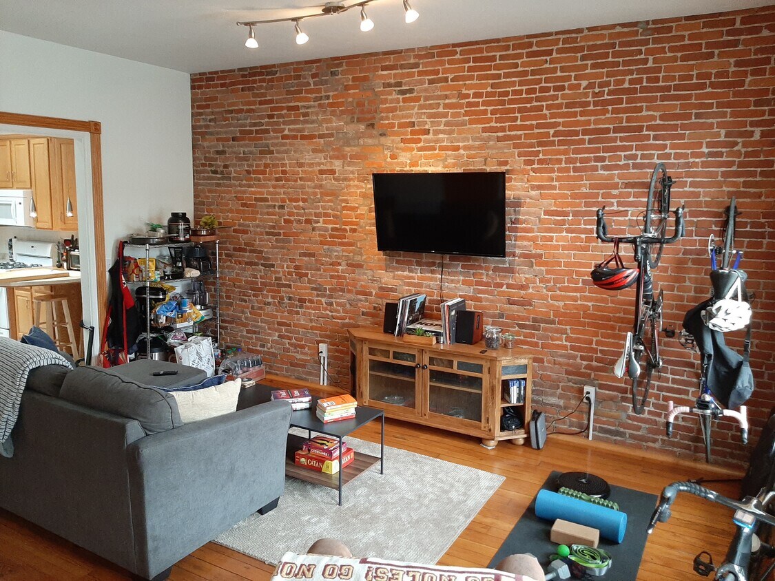 Foto principal - 4738 Lorain Ave