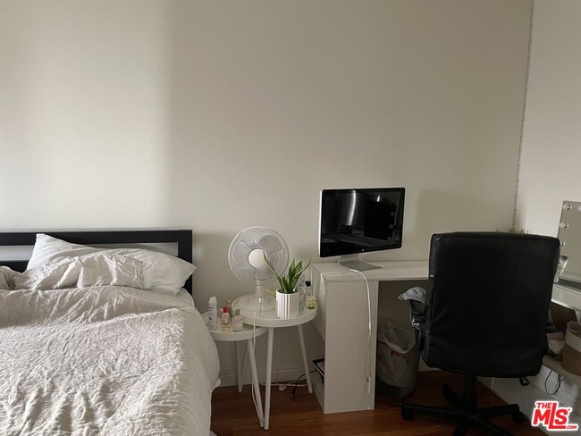 Building Photo - 1025 Dewey Ave