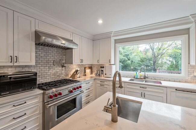 Foto del edificio - 55 Auryansen Ct