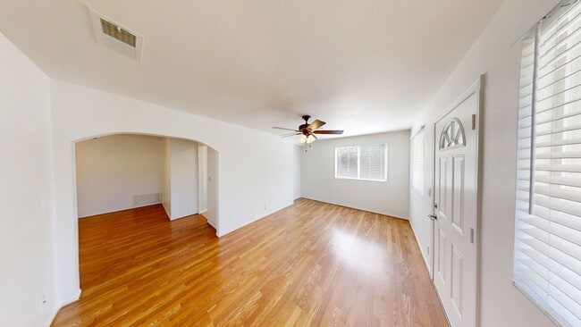 Building Photo - Peacock Valley HOA 2 Bedroom 1 Bathroom  5...