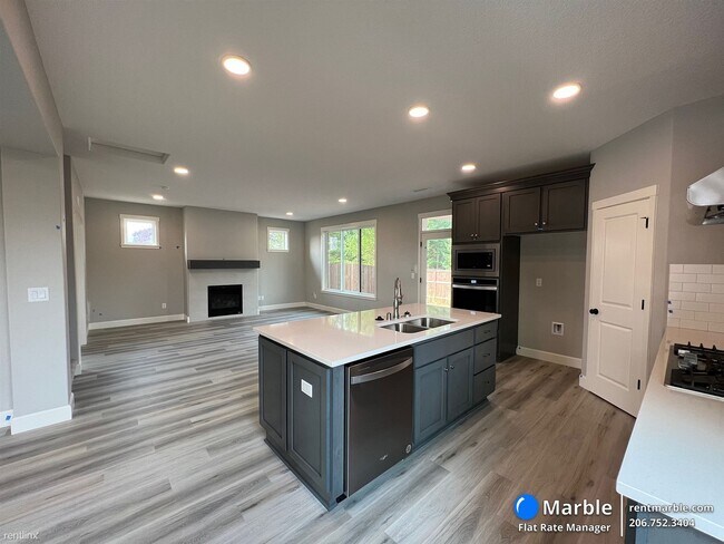Building Photo - 5 br, 2.5 bath House - 16706 NE 82ND St