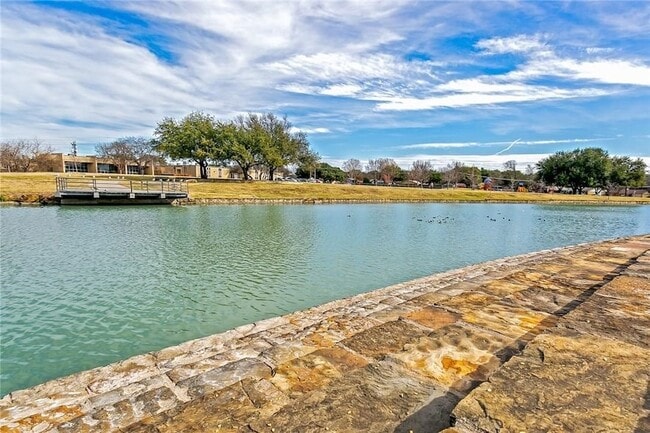 Photo - 5000 Goodwin Dr House