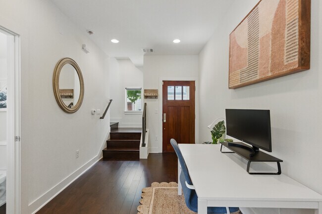 Foto del edificio - 2710 Halcyon Dr