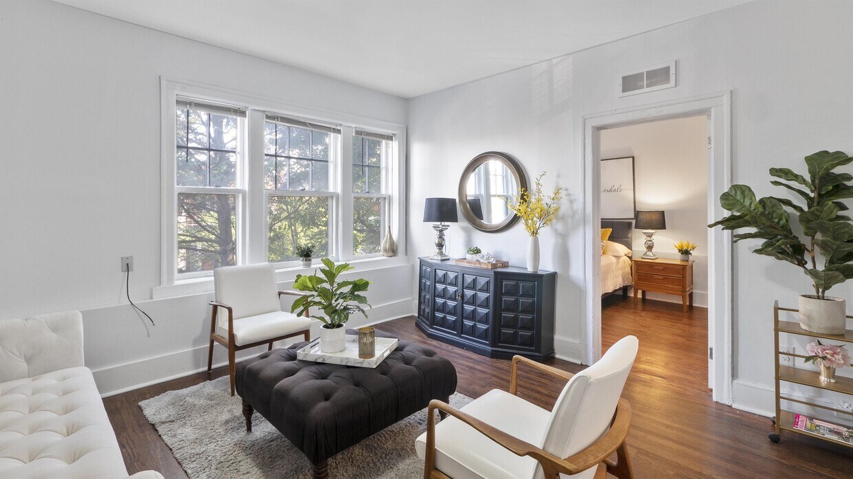Primary Photo - 484 Brainard St