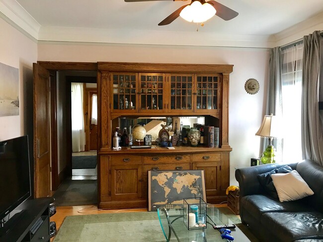 Foto del edificio - Gorgeous 2 Br / 1 Ba Uptown Condo w/ Hardw...