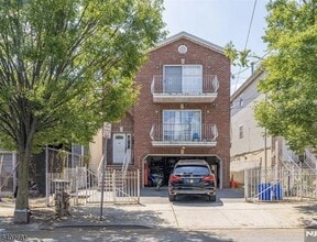 Building Photo - 28 Branford St