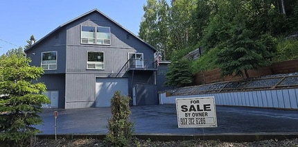 Building Photo - 6521 Thurman Dr