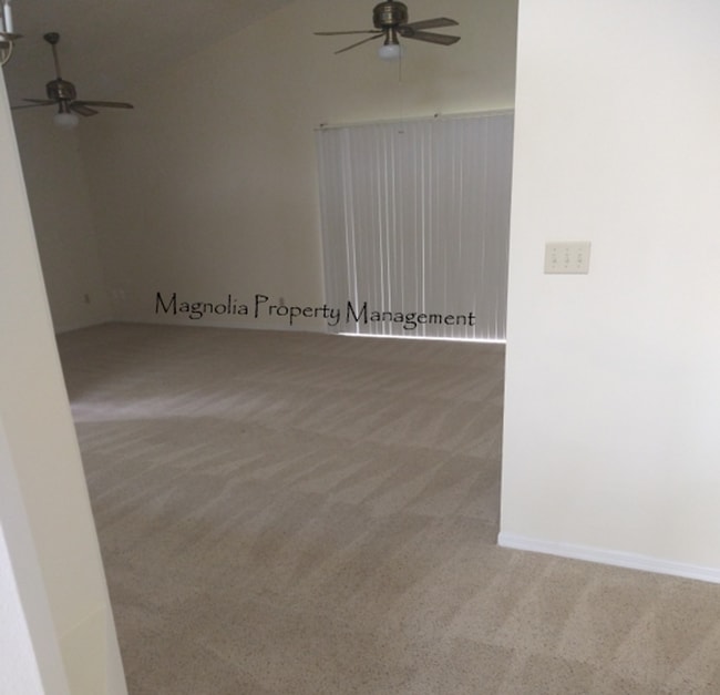 Building Photo - Waterford Lakes/Alafaya/UCF Area