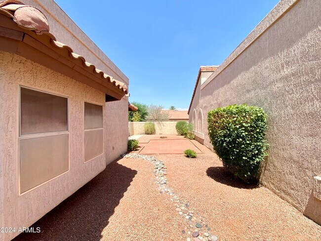 Building Photo - 10917 E Hope Dr