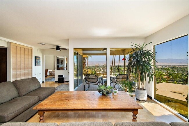 Building Photo - 2112 Southridge Dr