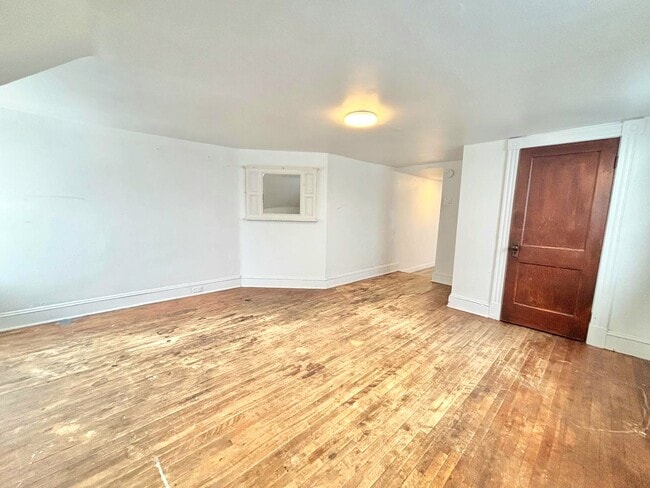 Building Photo - 287 St John St