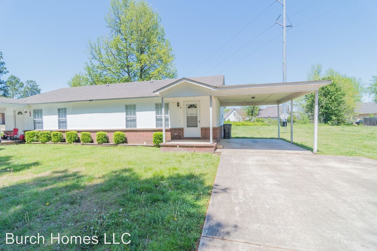 Primary Photo - 2210 Hurst Ln