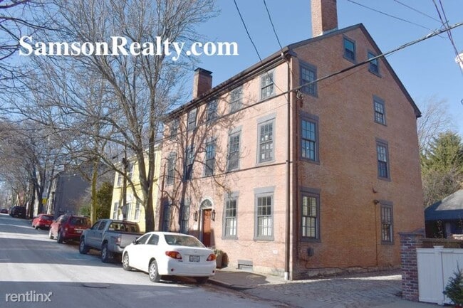 Building Photo - 136 Transit St