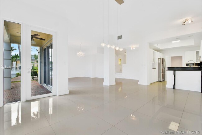 Foto del edificio - 20895 NE 30th Pl