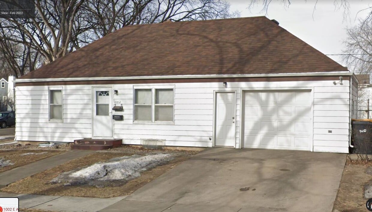 Primary Photo - 3 Bed 2 bath House