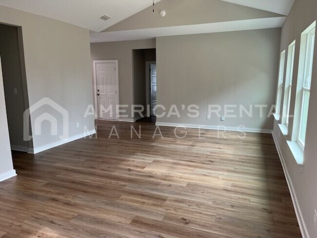 Foto del edificio - Home for Rent in Bay Minette, AL!! View with 48 Hours Notice!