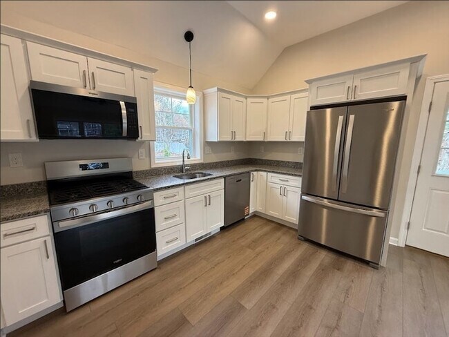 Foto del edificio - 265 Dunstable Rd