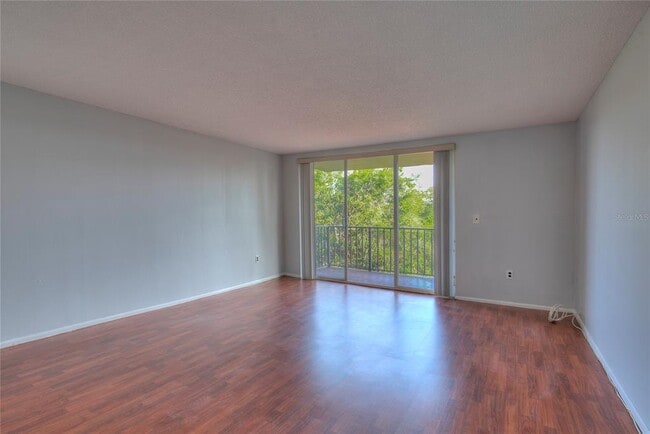 Building Photo - 2699 Seville Blvd