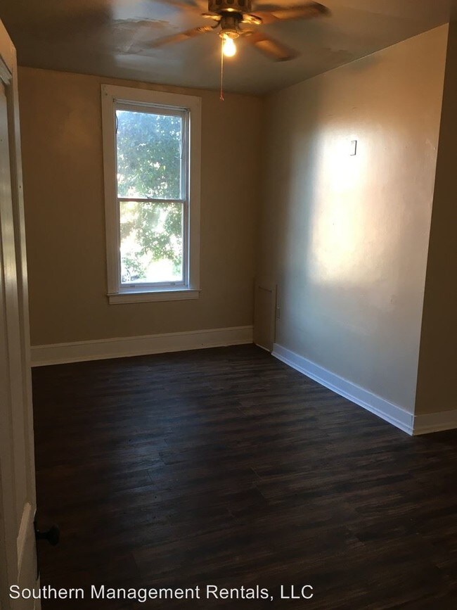 Foto del edificio - 383 E Market St