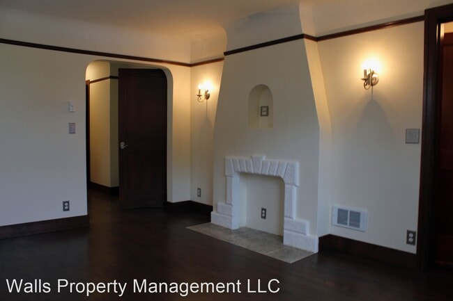 Building Photo - 6710 Greenwood Ave N