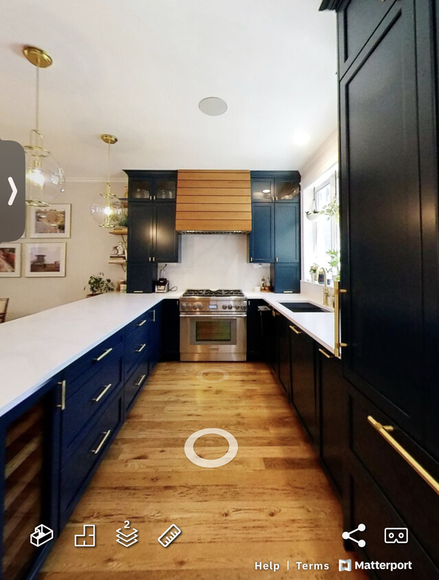 Foto principal - 452 W 4th St