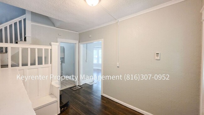 Foto del edificio - Welcome Home to This Bright & Inviting 4 Bed, 2 Bath