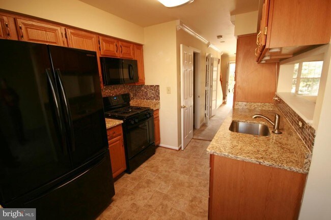 Foto del edificio - 16926 Point Pleasant Ln