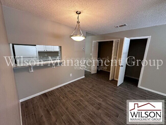 Foto del edificio - 500 Yellowwood Ct