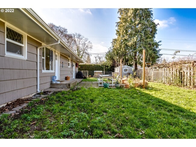 Fenced Backyard - 441 Howard Ave