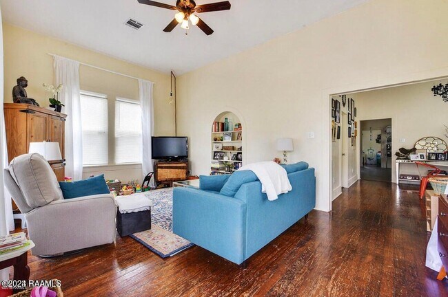 Foto del edificio - 204 E Cypress St
