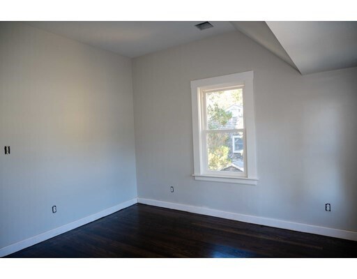 Building Photo - 76 Mill St