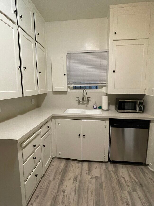Cocina - 240 S Tower Dr