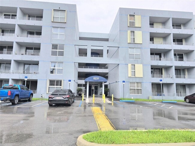 Foto del edificio - 8231 NW 8th St