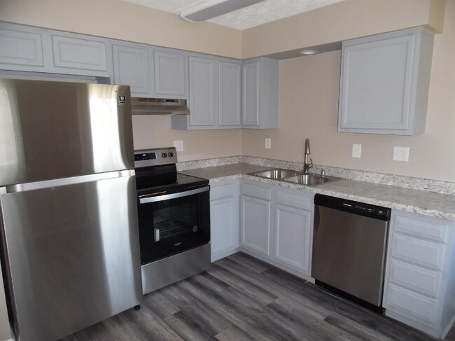 Building Photo - 6283 Edwood Dr