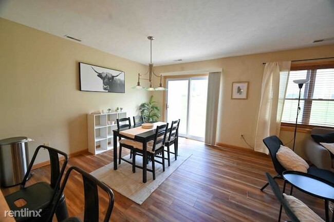 Foto del edificio - 3 br, 2.5 bath Townhome - 3530 McLaughlin ...