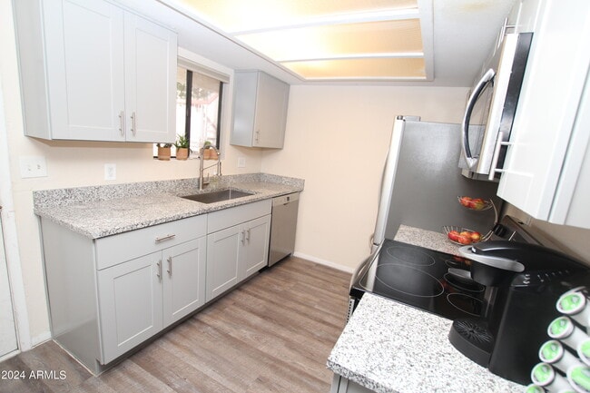 Building Photo - 3119 W Cochise Dr