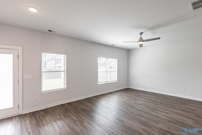 Foto del edificio - 6030 Barringer Ct