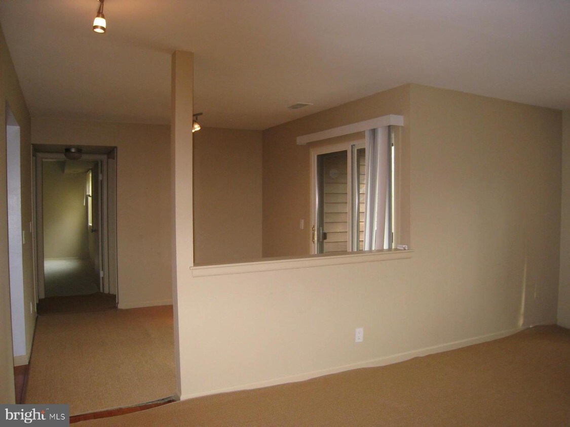 Primary Photo - 2211 Sayre Dr