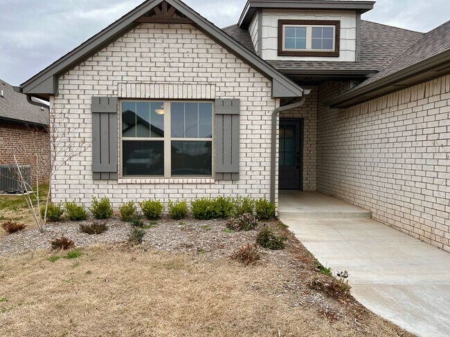 Foto del edificio - 4 Bed, 2 Bath NW Edmond Home in Deer Creek Schools
